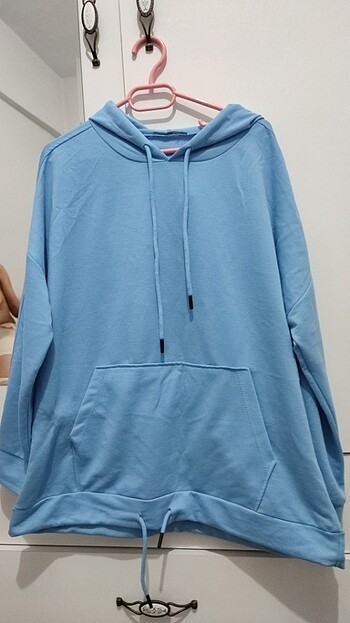 Kapşonlu mevsimlik sweatshirt 