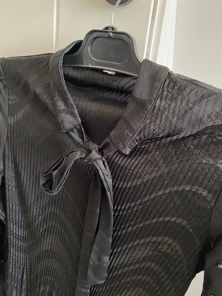 Piliseli Siyah Kadın Bluz - Görsel 5