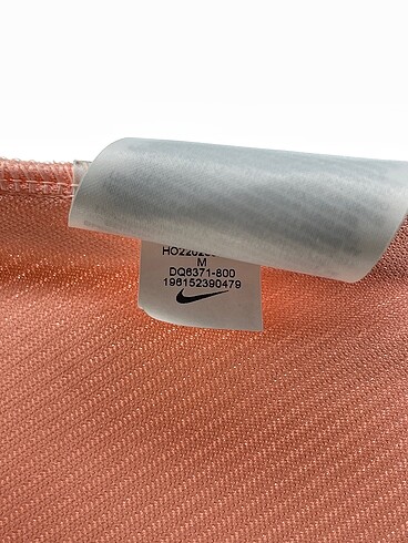 m Beden çeşitli Renk Nike T-shirt %70 İndirimli.