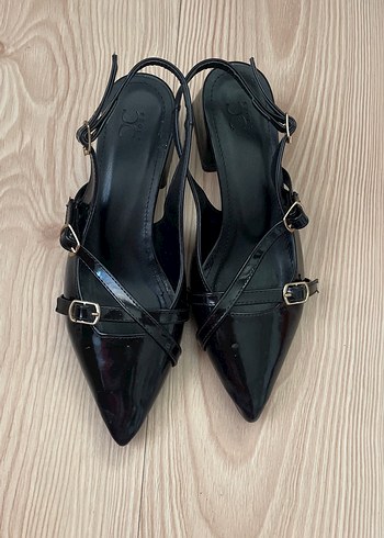 Kadın Siyah Rugan Tokalı Topuklu Stiletto