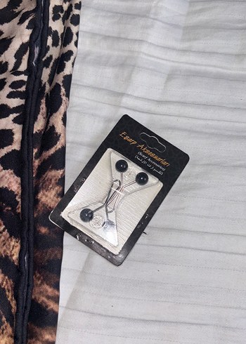 Lancome Leopar Desenli Kadın eşarp ve eşarp tutacağı