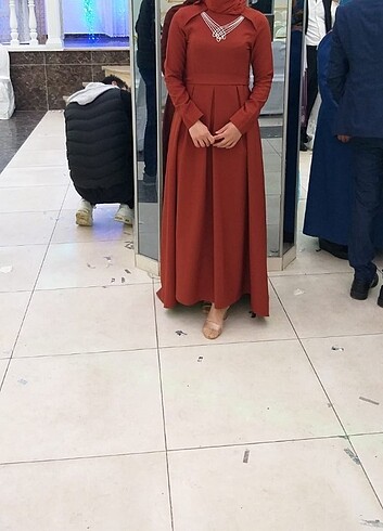 40 beden kiremit rengi abiye önü kısa arkasi uzun 