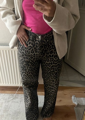 Leopar Desenli Kadın Geniş Kesim Kot Pantolon
