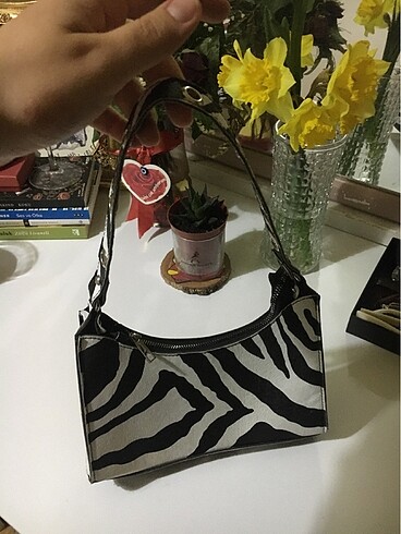 Zebra desenli kol çantası