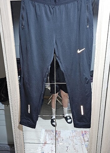 Nike dri fit eşofman altı L beden giyenede olur orjinaldir