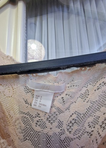H&M Dantel Yakalı Krem Kısa Kollu Bluz