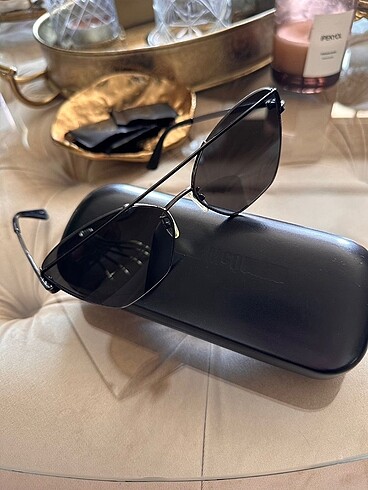 Beden Alexander McQueen