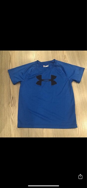 Under Armour tshirt