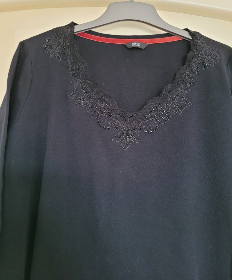 M&S Siyah İşlemeli Boncuklu V Yaka Bluz - Görsel 3