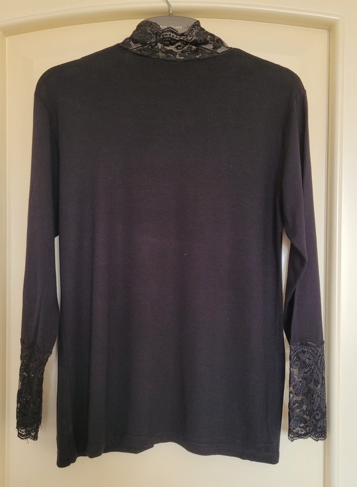 Gusto Dantel Detaylı Siyah Yüksek Yaka Uzun Kollu Bluz - Görsel 2