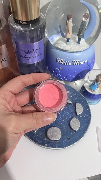 Beden REVOLUTION KÖPÜK ALLIK / Soft pink