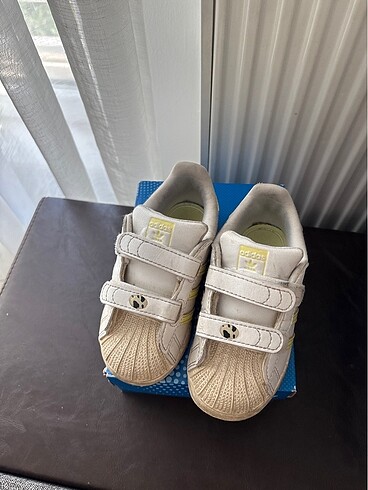 24 Beden çeşitli Renk Adidas Dısney Superstar