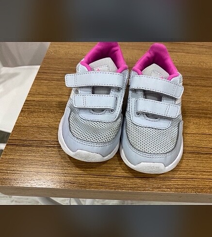 26 Beden Adidas çocuk ayakkabısı