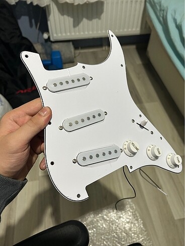 SSS YÜKLÜ ELEKTRO GİTAR PICKGUARD