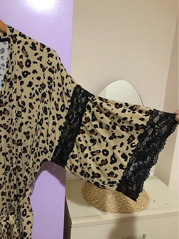 Boyner Leopar Dantel Detaylı Sabahlık