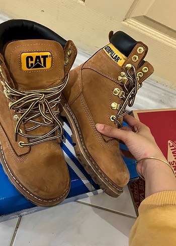 37 Beden CAT Kahverengi Süet Kadın Dolgu Topuk Bot