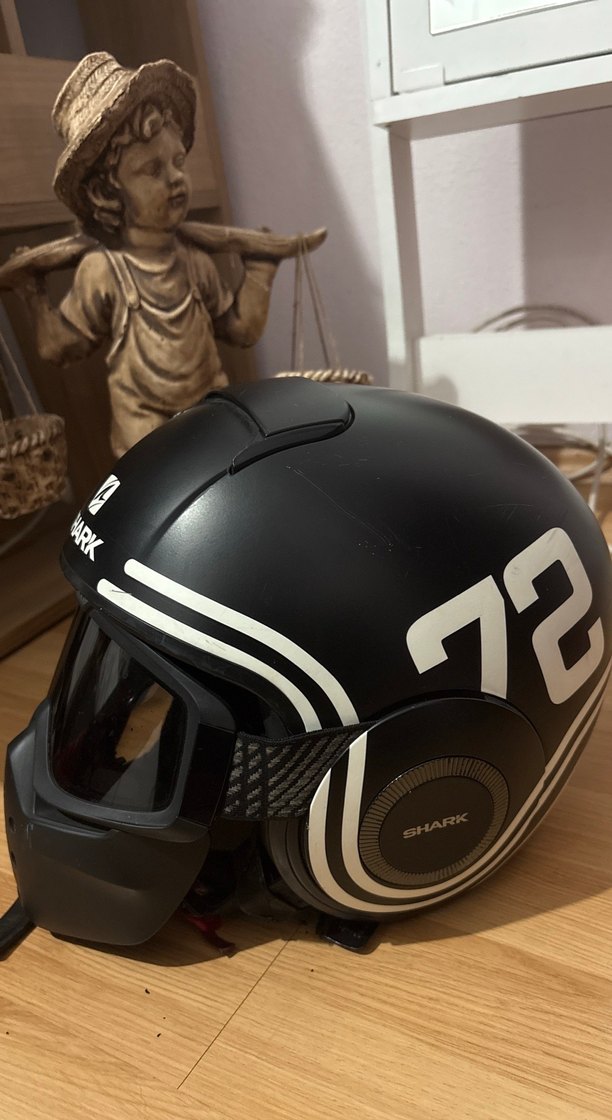 Kilitli Siyah SHARK Motosiklet Kaskı - Görsel 3