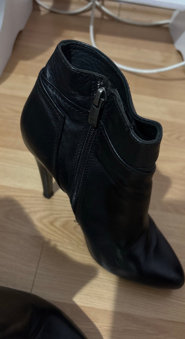 Siyah Deri Topuklu Gotik Bot - Görsel 2