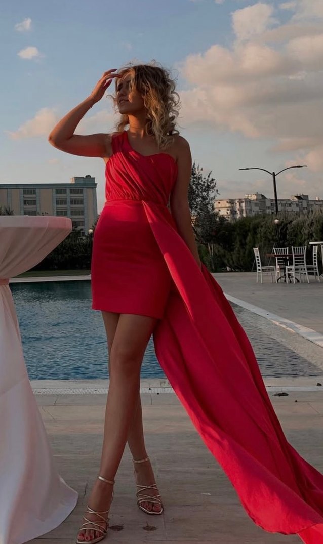 Uzun Kırmızı Drapeli Straplez Abiye Elbise - Görsel 3