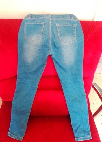 LC Waikiki LC Waikiki 8/9 yaş işlemeli kot pantolon 