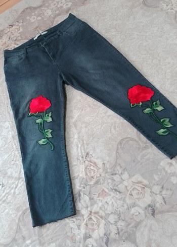 Gül İşlemeli Koyu Gri Kot Pantolon - Görsel 2