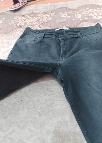 Gül İşlemeli Koyu Gri Kot Pantolon - Görsel 4