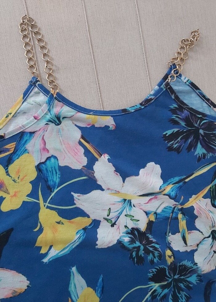 Zincir askılı çiçekli bluz - Görsel 2