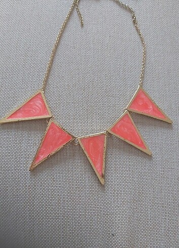 Pembe üçgen şekilli kolye - Görsel 2