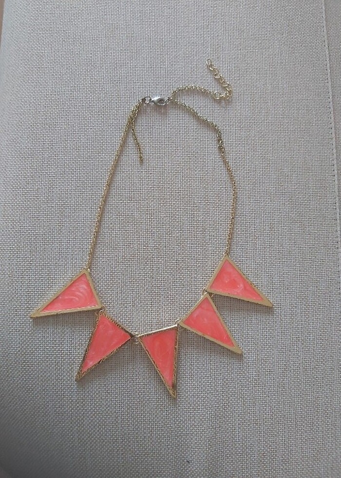 Pembe üçgen şekilli kolye - Görsel 4