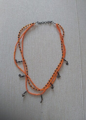 El Yapımı üçlü turuncu boncuklu kolye - Görsel 3