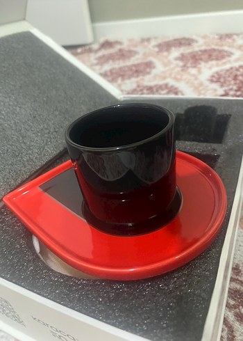 Kırmızı ve Siyah Renkli Fincan Seti - Görsel 3
