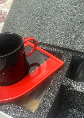 Kırmızı ve Siyah Renkli Fincan Seti - Görsel 2