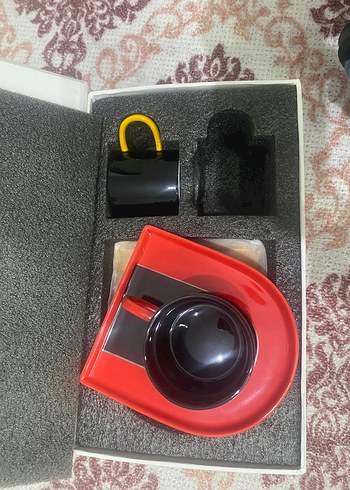 Kırmızı ve Siyah Renkli Fincan Seti - Görsel 4