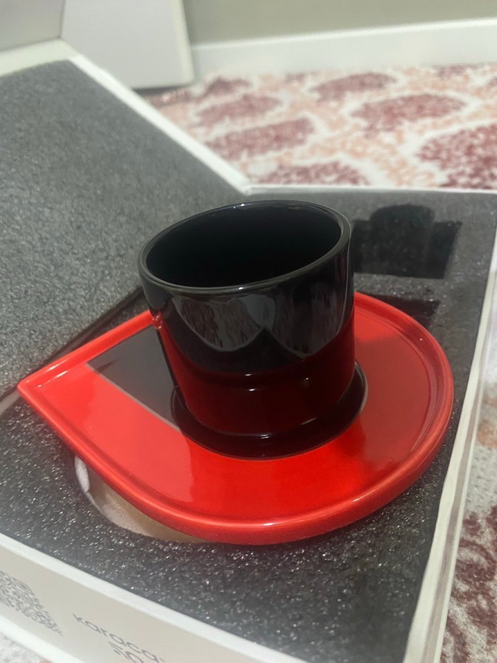 Kırmızı ve Siyah Renkli Fincan Seti - Görsel 3