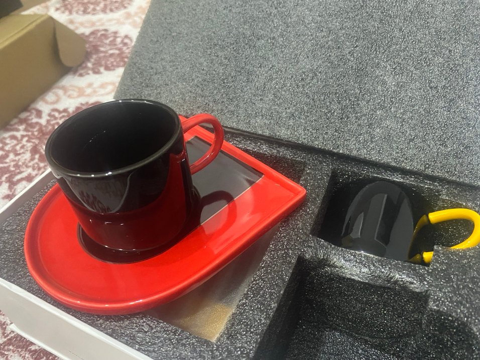 Kırmızı ve Siyah Renkli Fincan Seti - Görsel 2