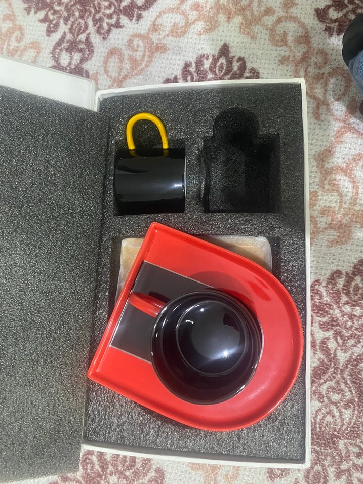 Kırmızı ve Siyah Renkli Fincan Seti - Görsel 4