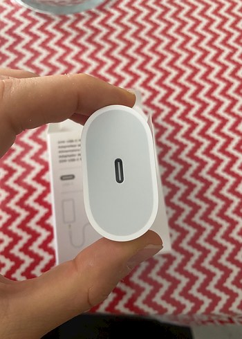 Apple 20W USB-C Şarj Adaptörü beyaz - Görsel 4