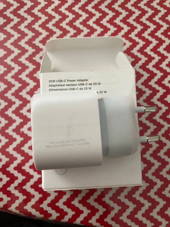 Apple 20W USB-C Şarj Adaptörü beyaz - Görsel 3