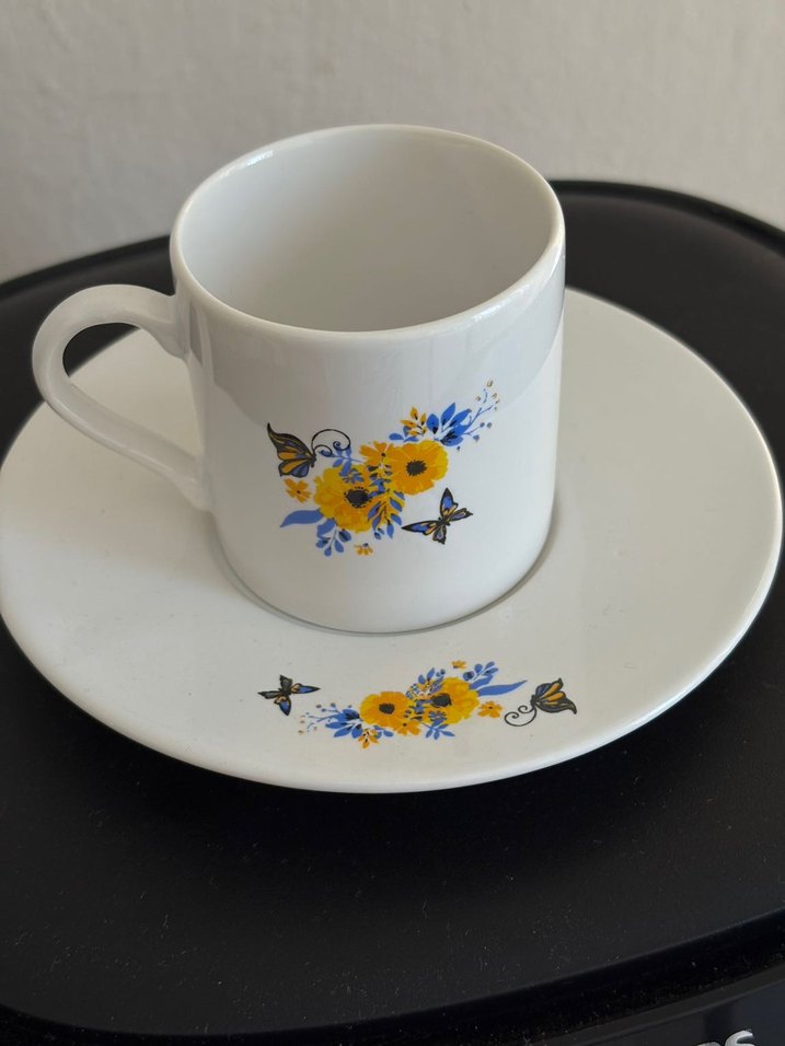 Çiçek ve Kelebek Desenli Beyaz Fincan Takımı - Görsel 2