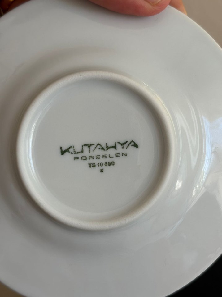 Desenli Beyaz Fincan ve Tabak Seti - Görsel 3