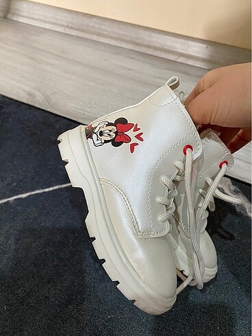 LC Waikiki disney bot