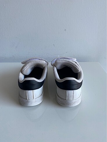 25 Beden beyaz Renk Adidas spor ayakkabı