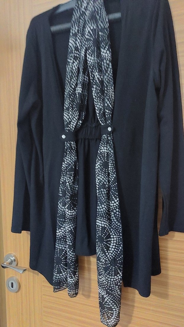 lcwSiyah fülarlı hırka fülar düğmeli çıkarılabilir - Görsel 3