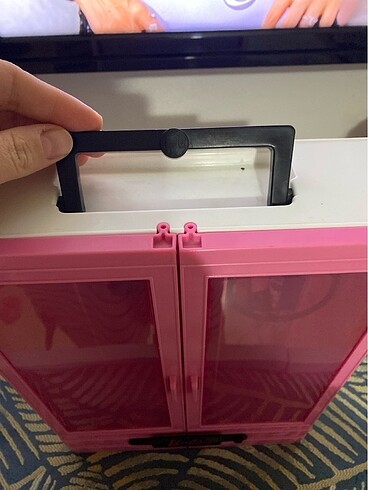 Barbie Barbie kıyafet dolabı