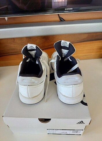 37,5 Beden Adidas ayakkabı