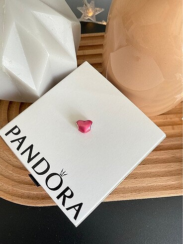 Beden pembe Renk Pandora Metalik Pembe Kalp Charm