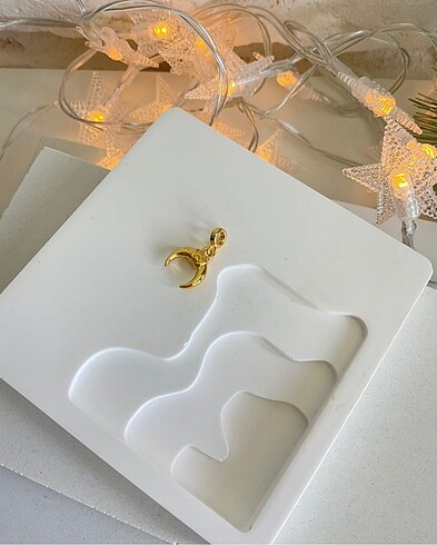 Beden Pandora ME Hilal Ay Mini Sallantılı Charm