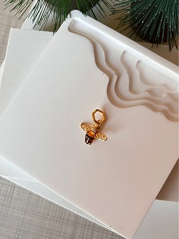 Pandora Işıltılı Arı Sallantılı Charm