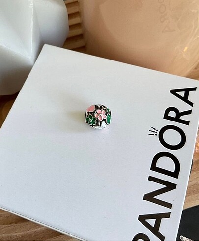 Pandora Pandora Bahar Çiçekleri Charm