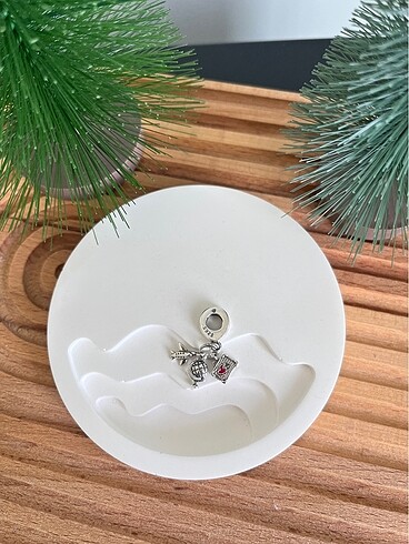 Beden Pandora Uçak, Dünya Küresi ve Bavul Sallantılı Charm